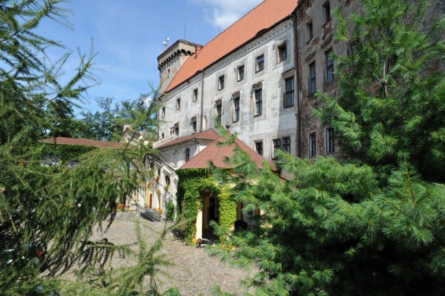 zamek-w-otmuchowie-otmuch-w-polski-portal-rezerwacyjny